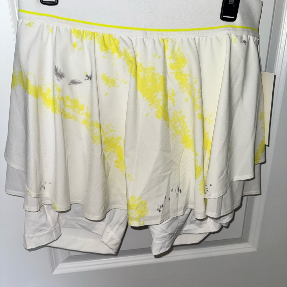 Lululemon White and Yellow Women's Skirt